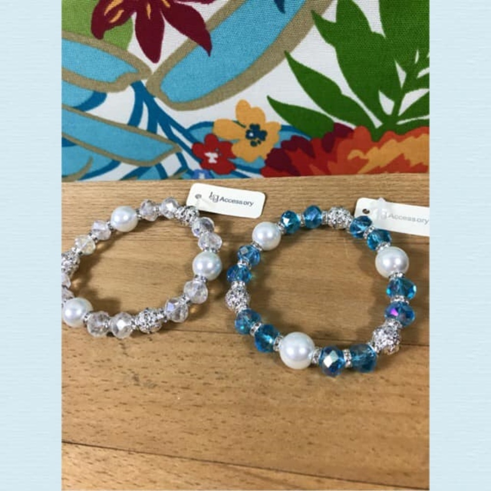 🌼NWT Bracelets Set Of 2